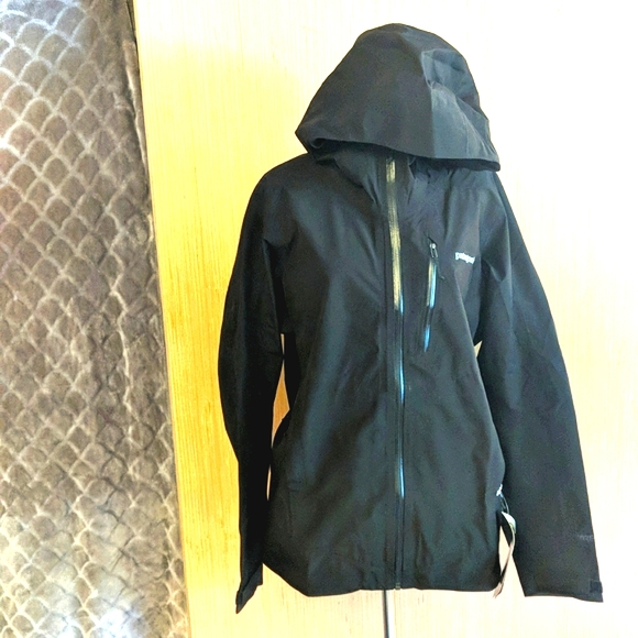 PATAGONIA Women's Calcite Jacket - Picture 2 of 15